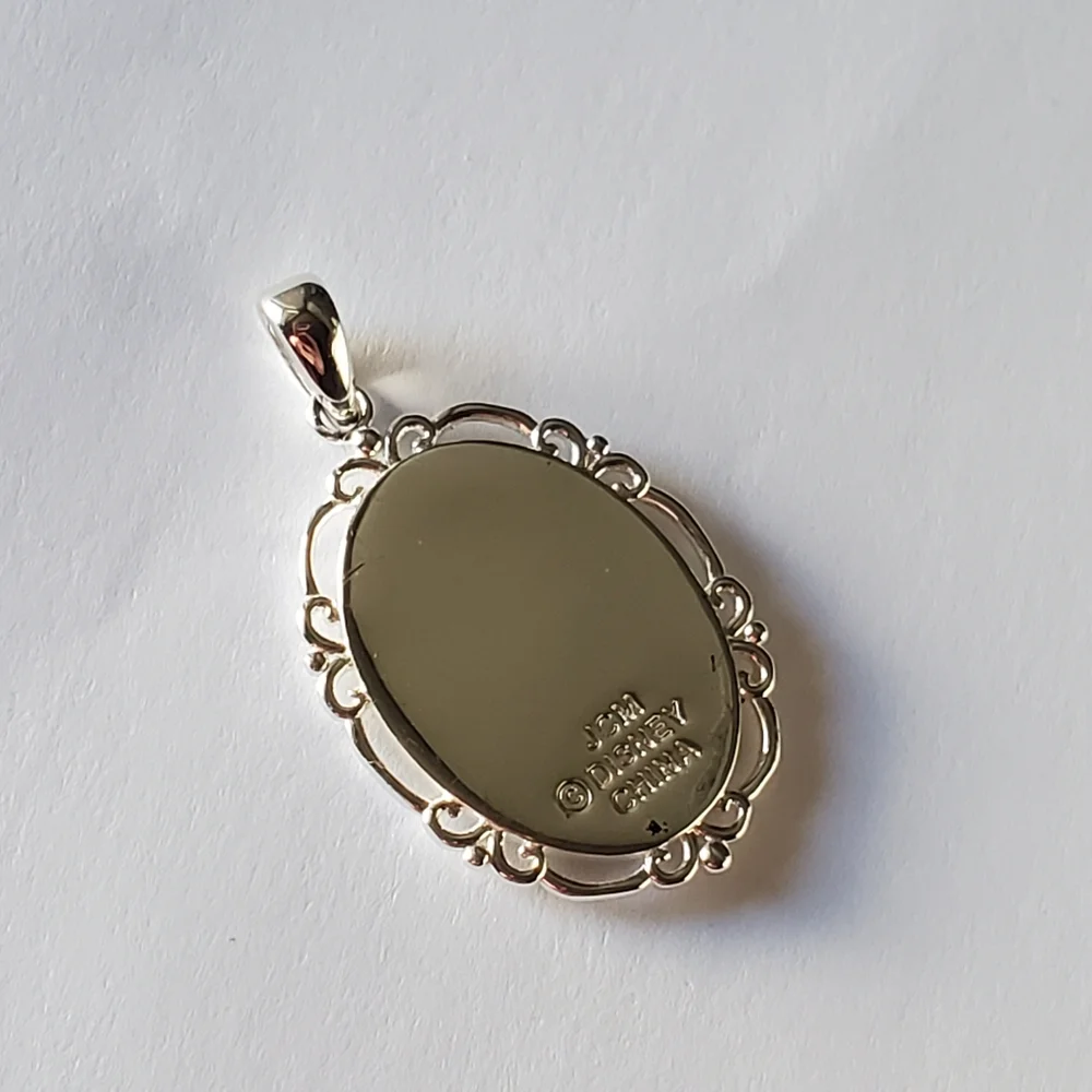 Disney Frozen Elsa Cameo Pendant
